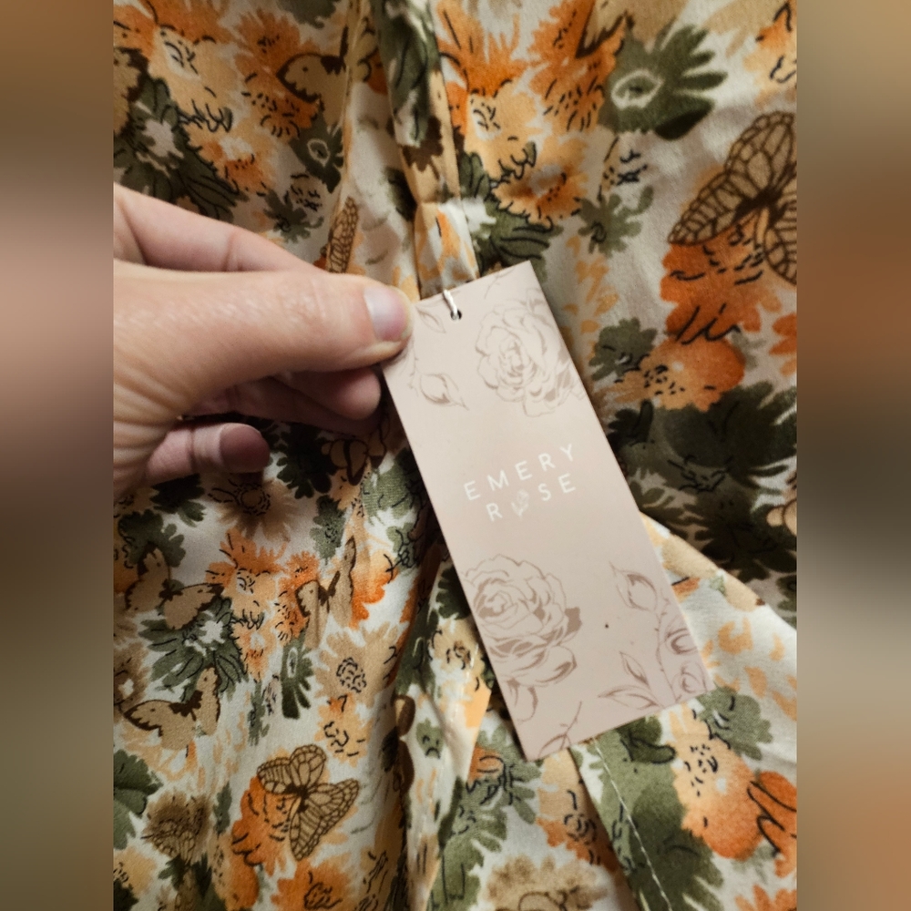 🆕️Shein - plus size 1x tank top - Floral / butterfly pattern - Picture 3 of 5